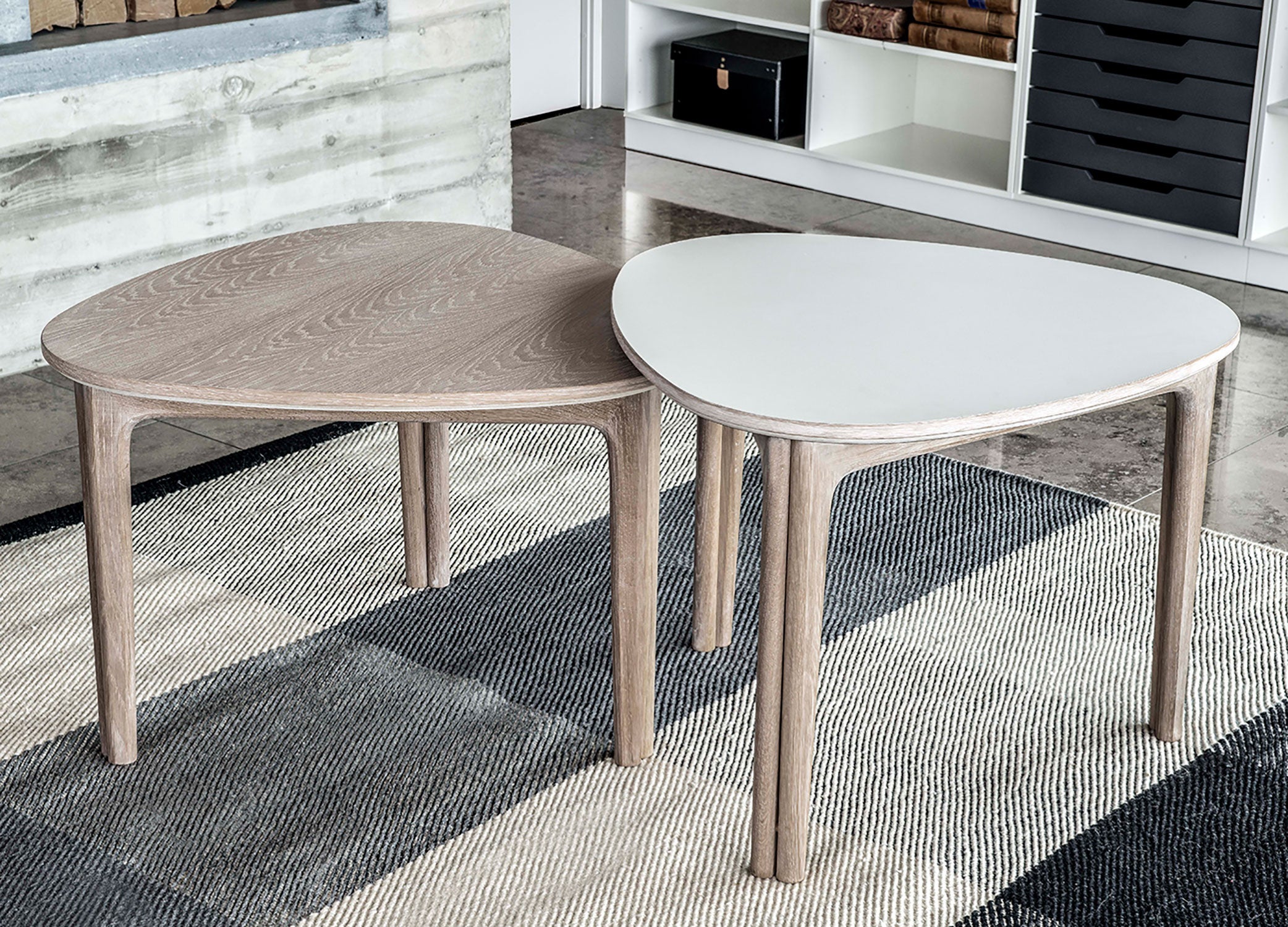 Sm207 sohvapöytä tammi valkoöljy/musta nanolaminaatti 65x63x47 cm