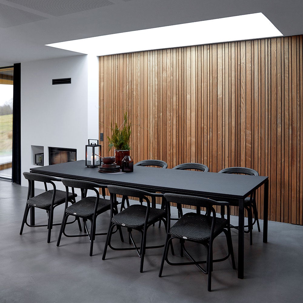 Noble käsinojallinen tuoli rottinki musta