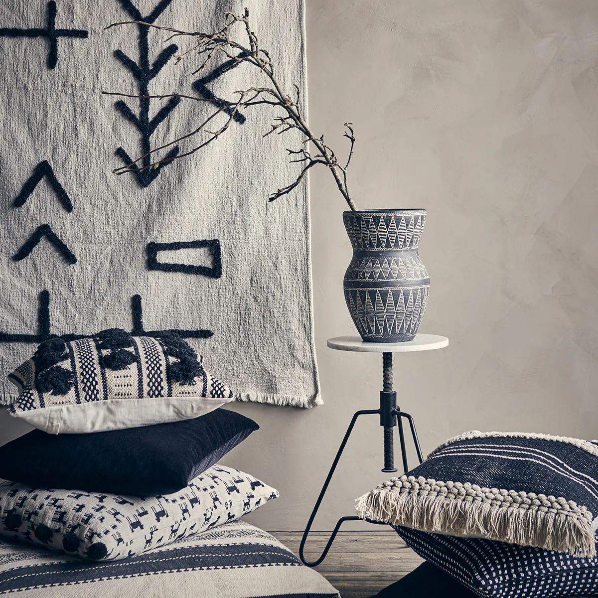  MILAN-jakkara musta Ø44 cm