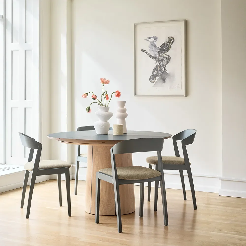 SM33-ruokapöytä valkolakattua tammea vihreällä laminoidulla pinnalla