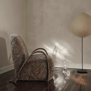 Buur Nojatuoli Sheepskin - Dark Stained/Sahara