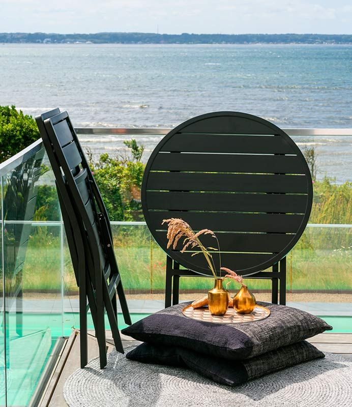 Wilkie kahvilapöytä ja tuolit Brafab