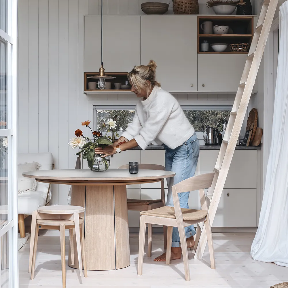 Sm33 Pöytä Tammiviilu ja Musta Nanolaminaatti