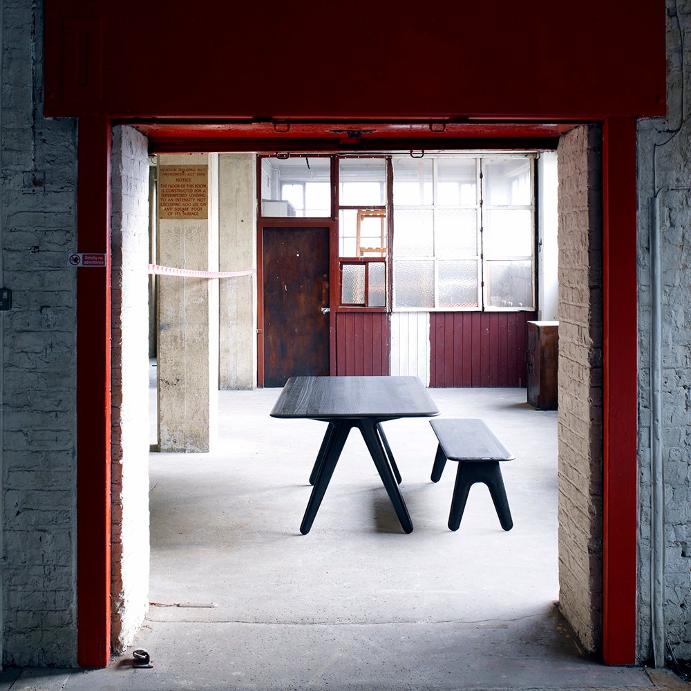 Ruokapöytä 200 cm musta