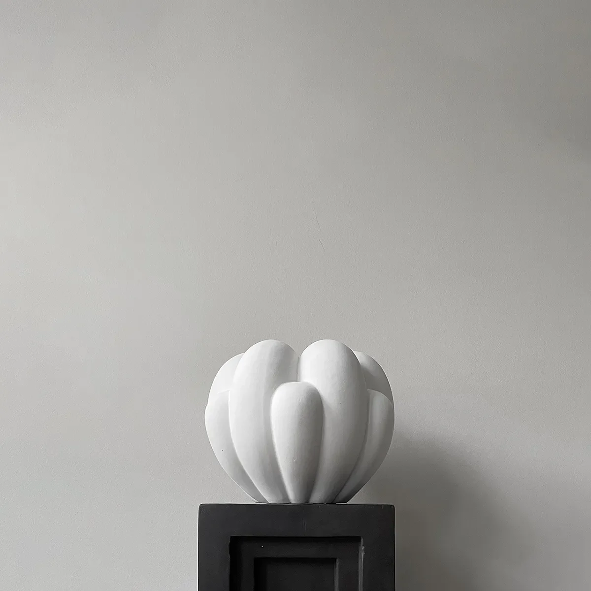 Käsintehty maljakko Bloom Mini Bone White H27 cm