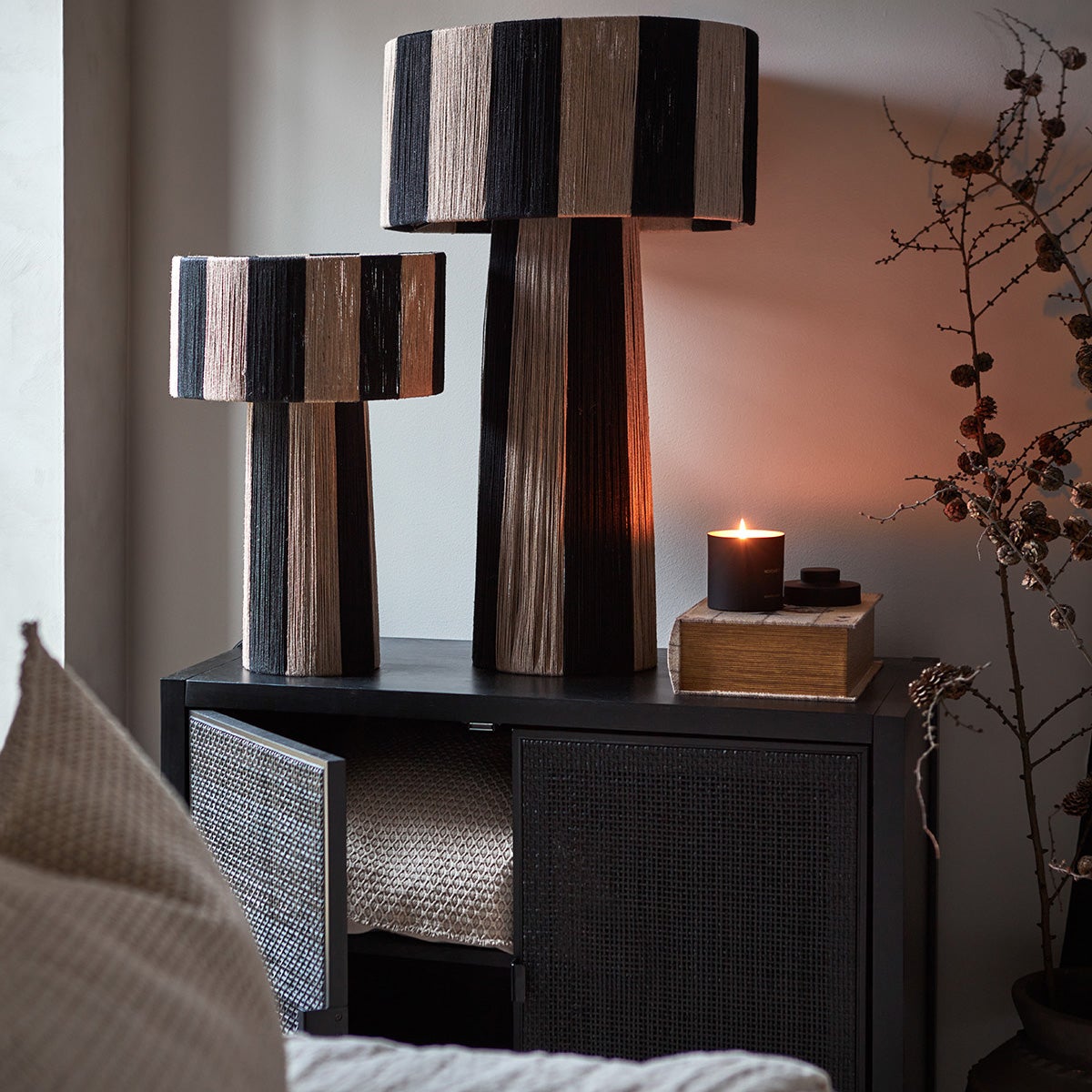  JULLAN pöytävalaisin musta/luonnollinen 72 cm