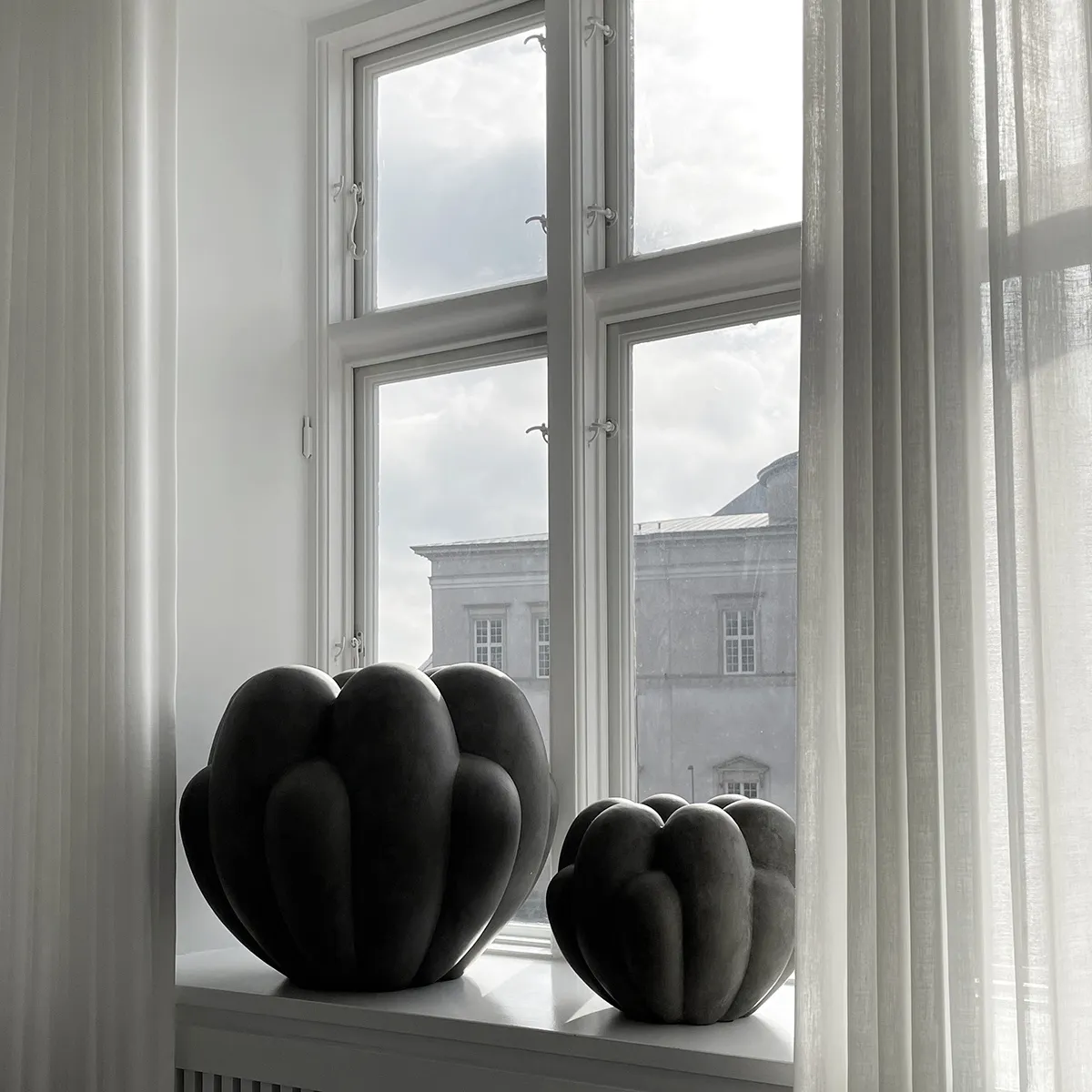 Käsintehty maljakko Bloom Big Dark Grey H44 cm