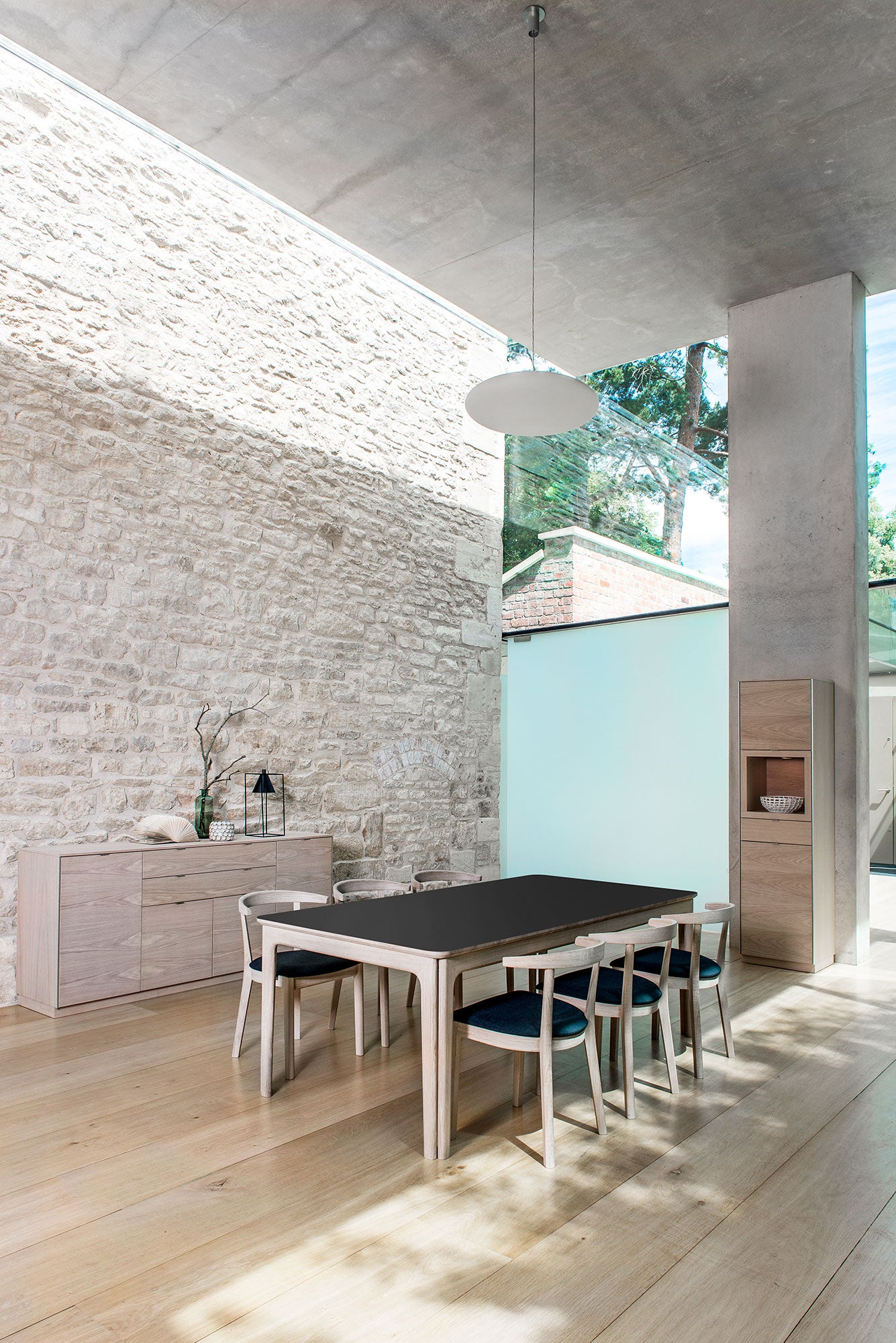 Sm27 Pöytä Saksanpähkinäöljy/Musta Nanolaminaatti