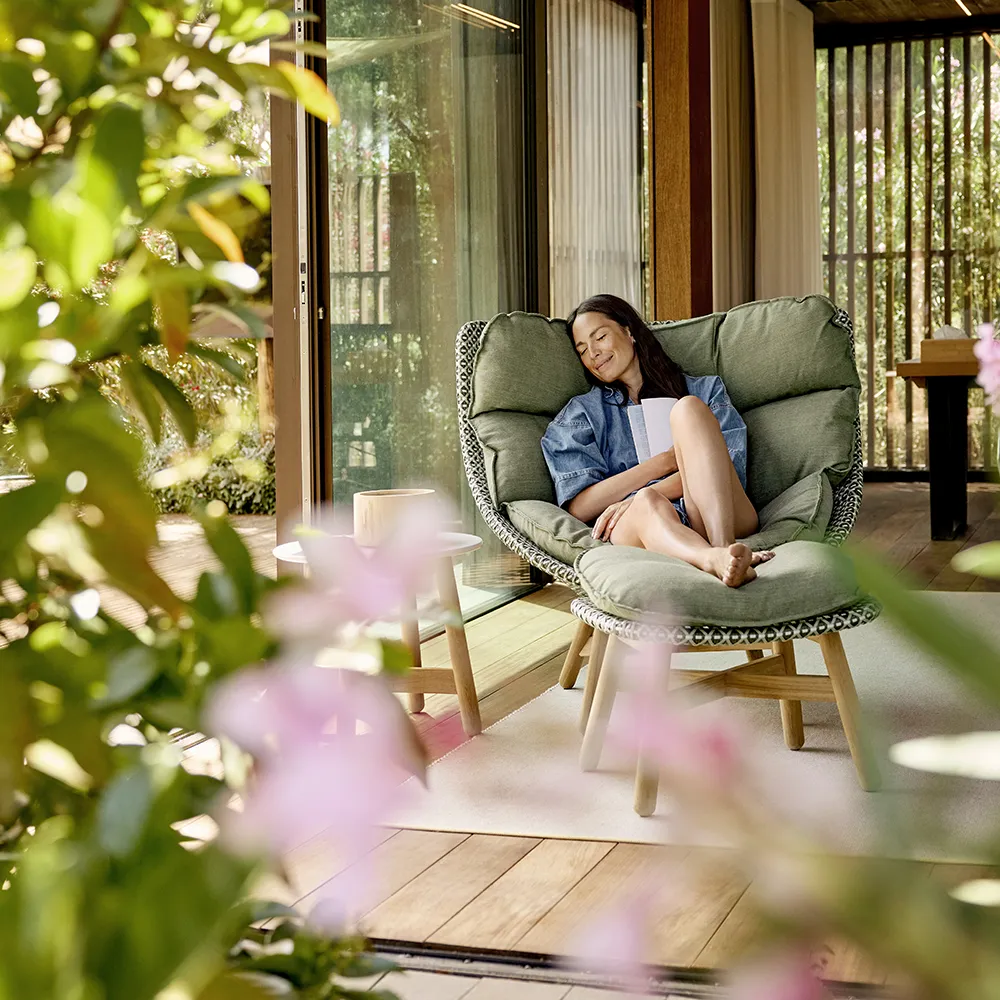 Mbrace wingchair tiikki AY5 teak 0205 alloro 0120