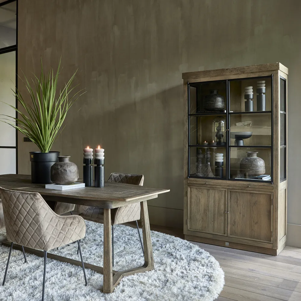 Clearwater Creekin esittelykaappi