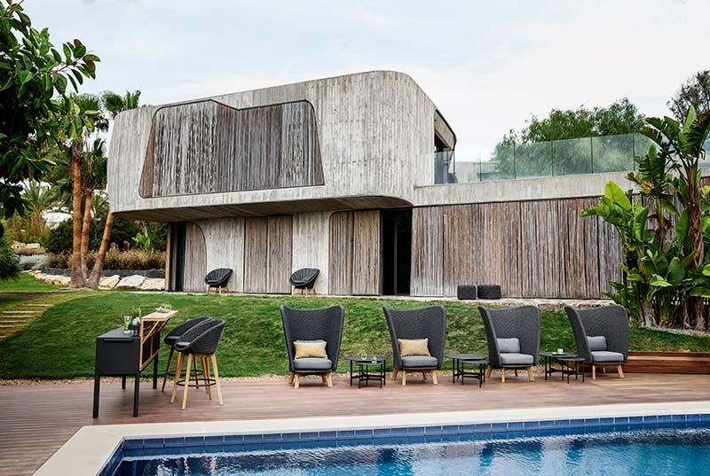 Peacock Wing nojatuoli tummanharmaa sis.. tyynyt