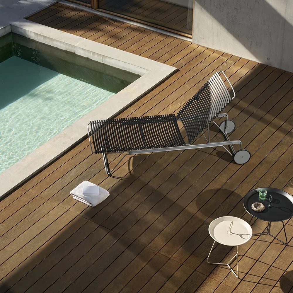 Click Adjustable chaise longue Black. Frame: Grey