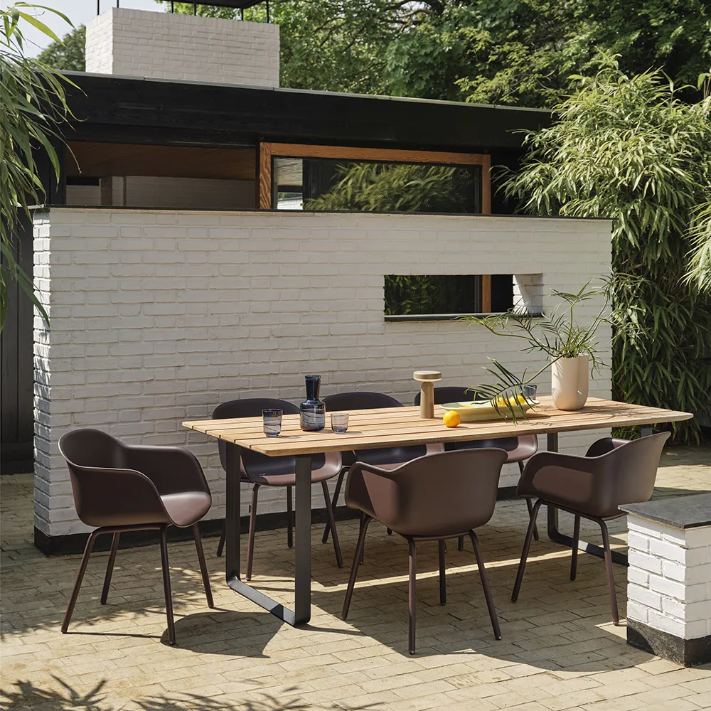 Fiber Outdoor Tuoli käsinojalla Anthracite Black 