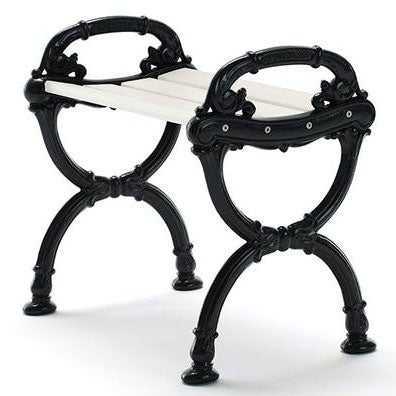 Byarum jakkara päätypaneelit: musta / trä:vitlackerad mänty