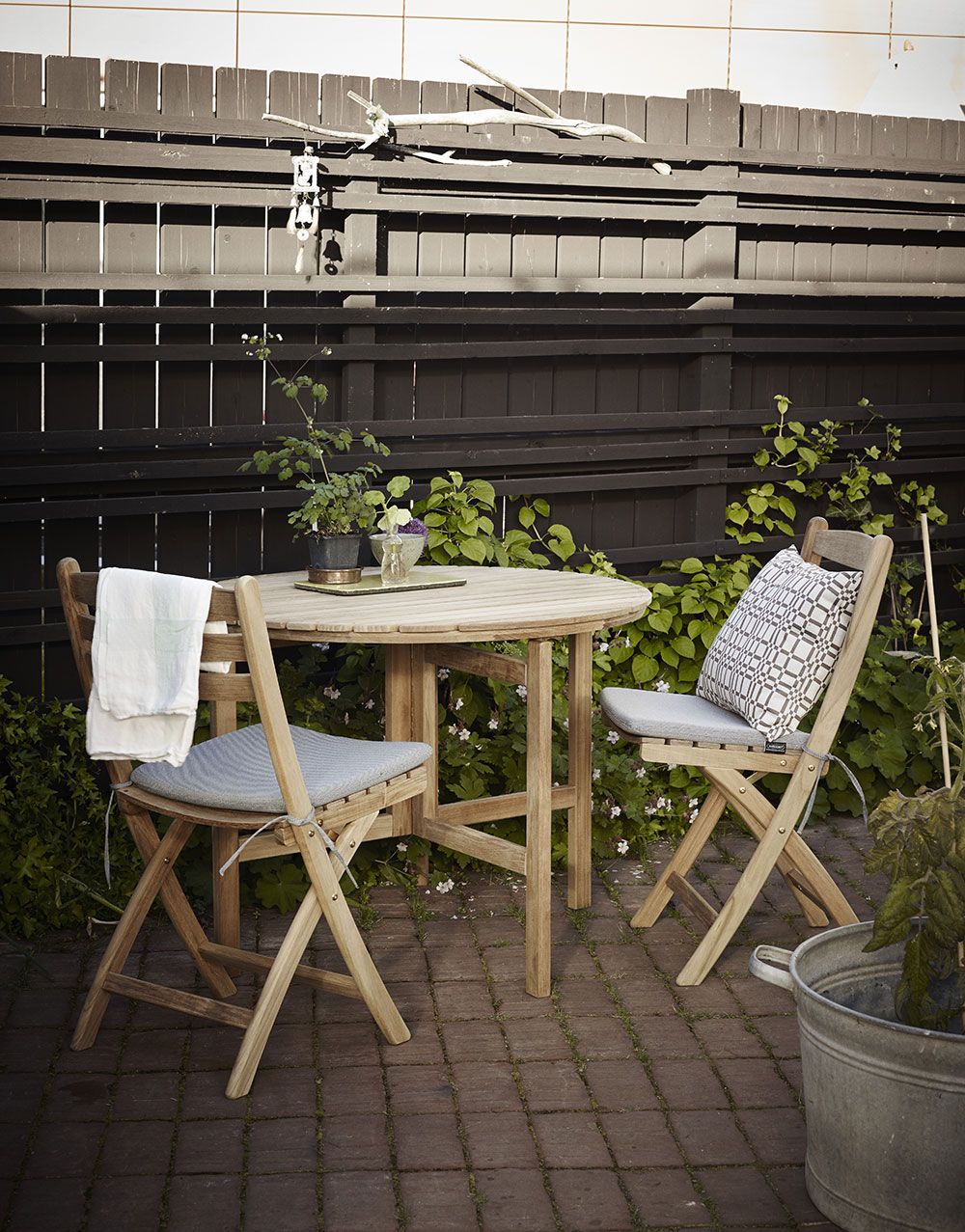 Selandia käsinojallinen tuoli i tiikki