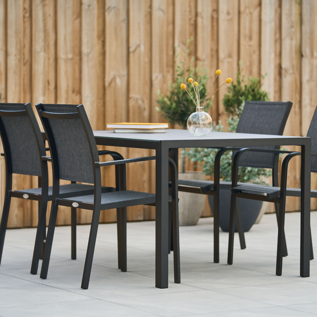 Hånger alumiininen ripustettava pinottava tuoli.