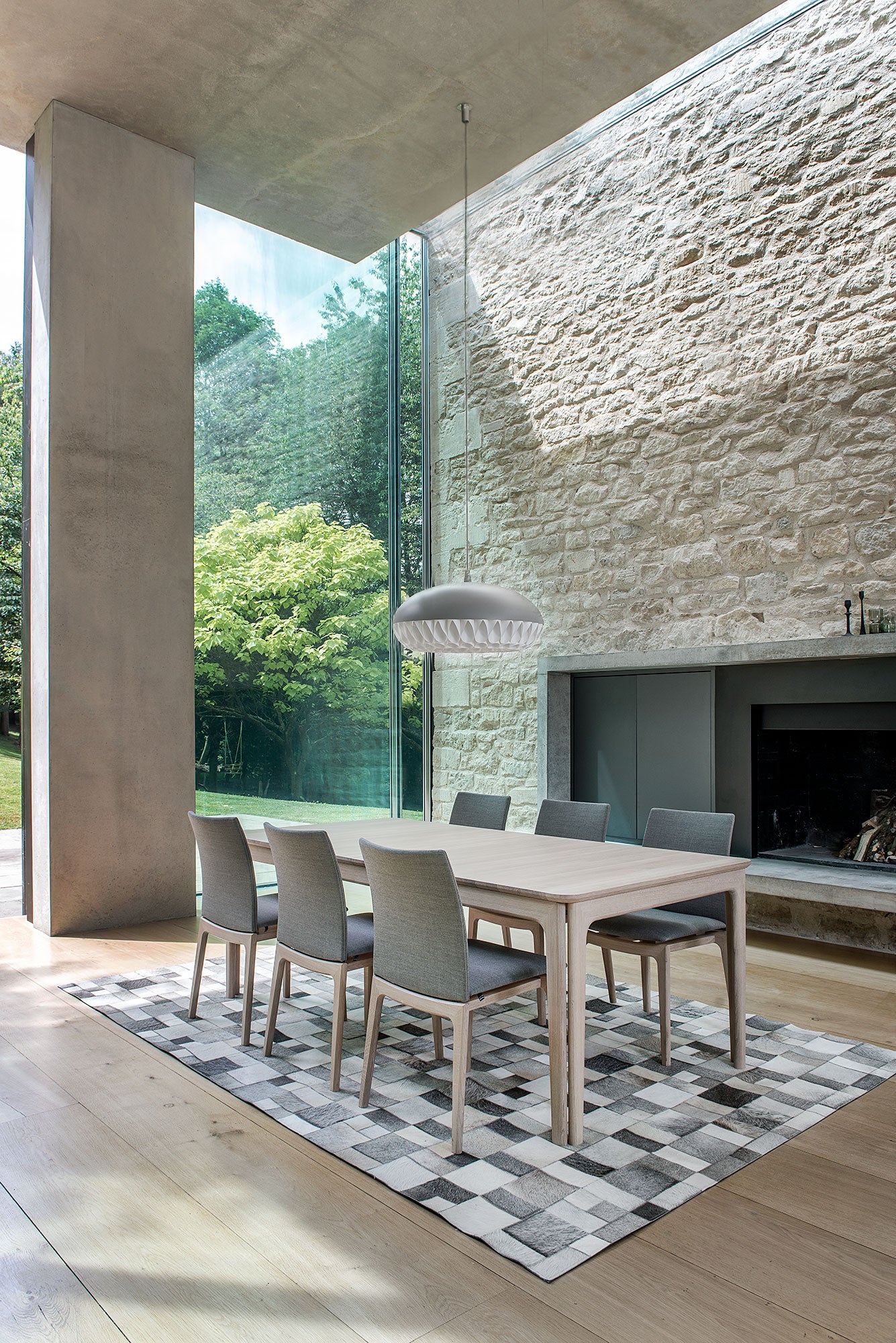 Sm27 Pöytä Saksanpähkinäöljy/Musta Nanolaminaatti