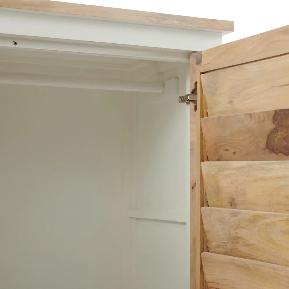 Pacifica vaatekaappi