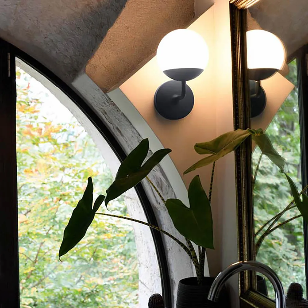 Mooon! Seinävalaisin Black Cherry