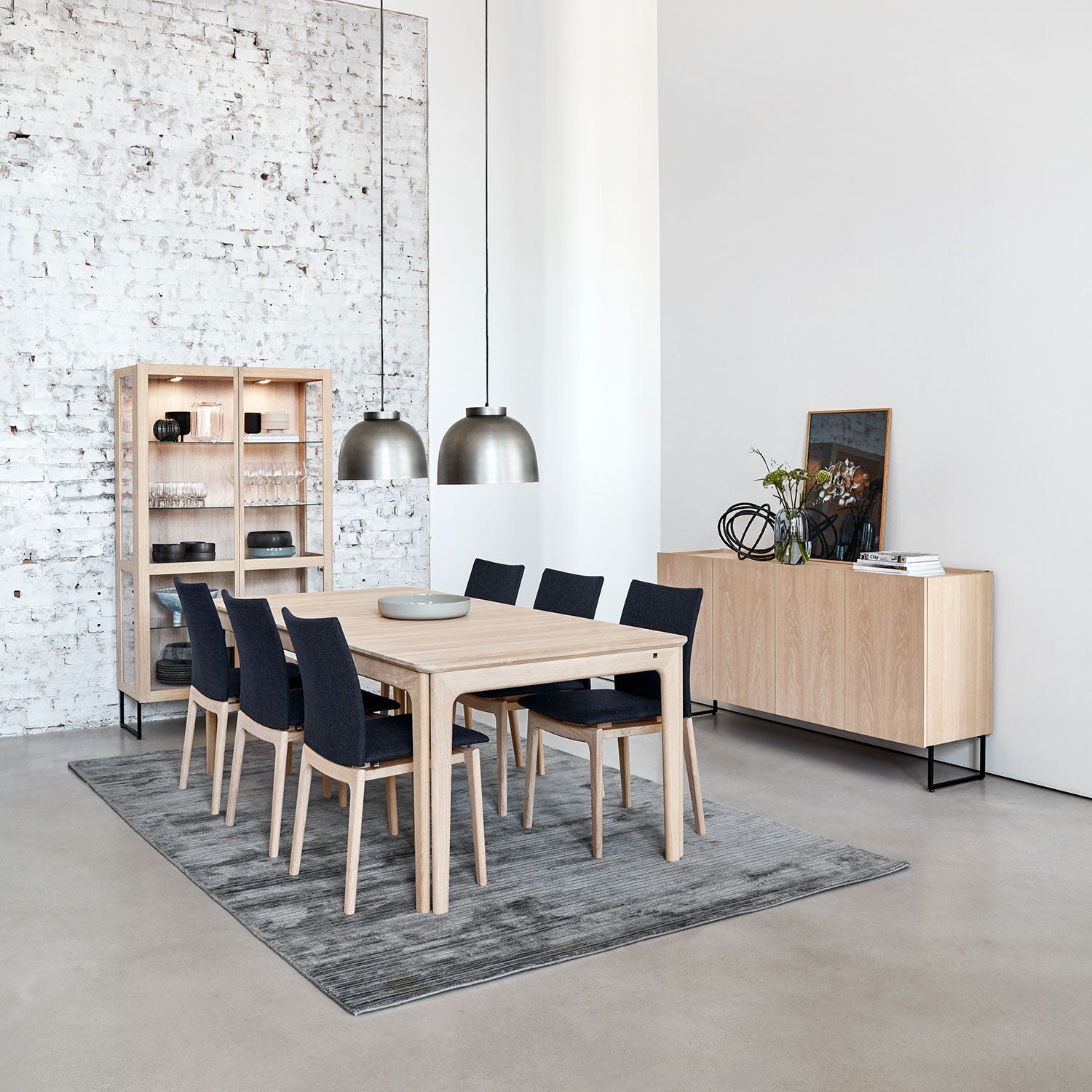 Sm404 lipasto musta tammi lakka 169X43X68Cm