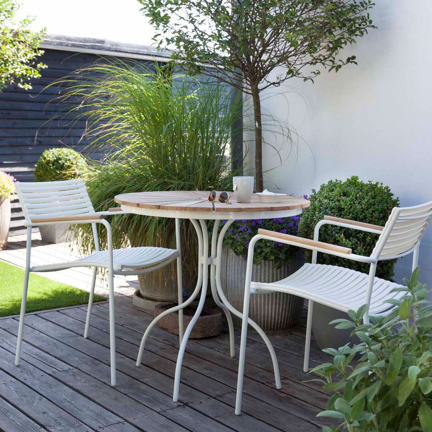 Hard & Ellen 80 cm Kahvilapöytä valkoinen/tiikki 