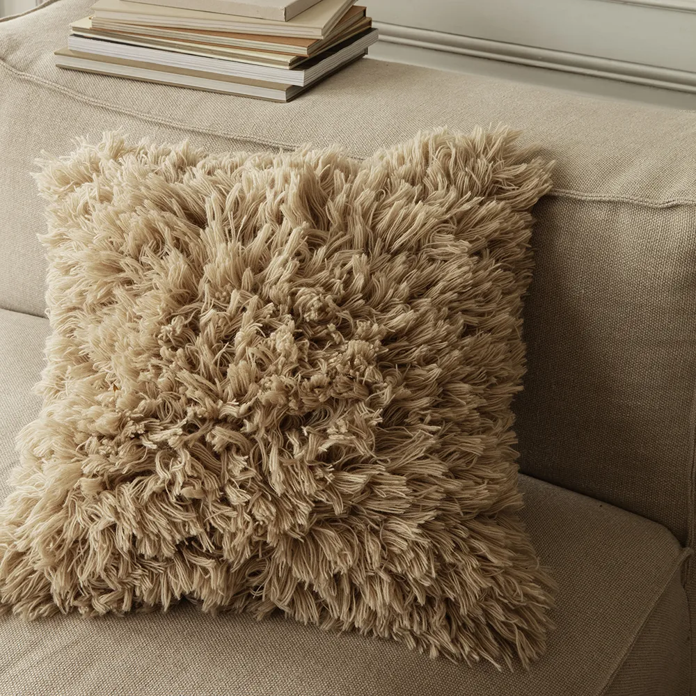 Käsinkudottu Koristetyyny Meadow High Pile Light Sand