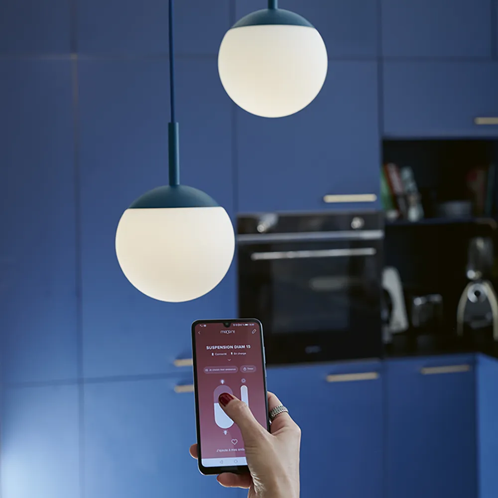 Mooon! Kolminkertainen kattovalaisin Black Cherry