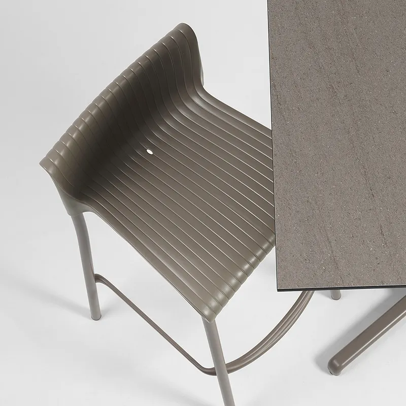 Scudo kolmijalkainen baaripöytä Tortora