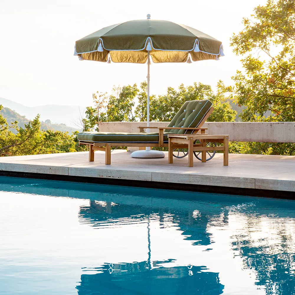 Aurinkovuotee kanssa käsinoja tiikki 