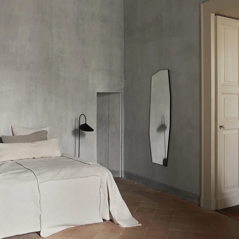 Säädettävä Lattiavalaisin Travertinjalalla Arum Black