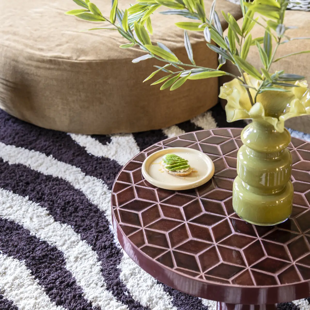Patterna-sohvapöytä, jossa on mosaiikkikansi, punainen