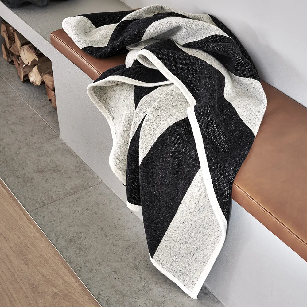 Bob ruudullinen Black/ Vanilla 140 x 180 cm