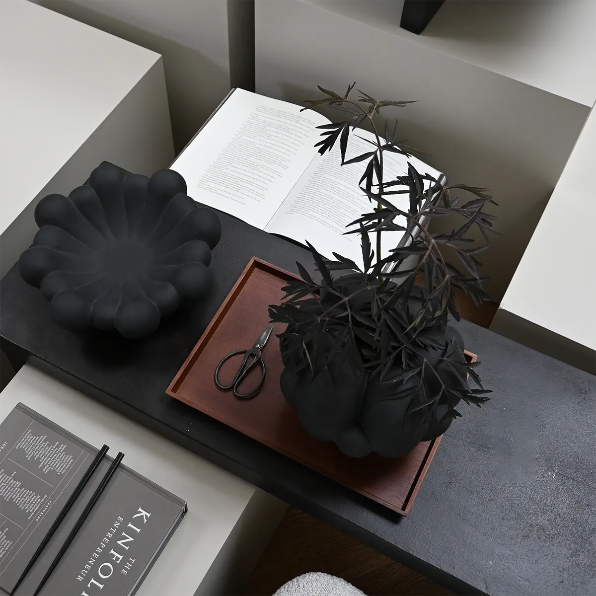 Käsintehty koristekulho Bloom Black Ø 28,5 cm