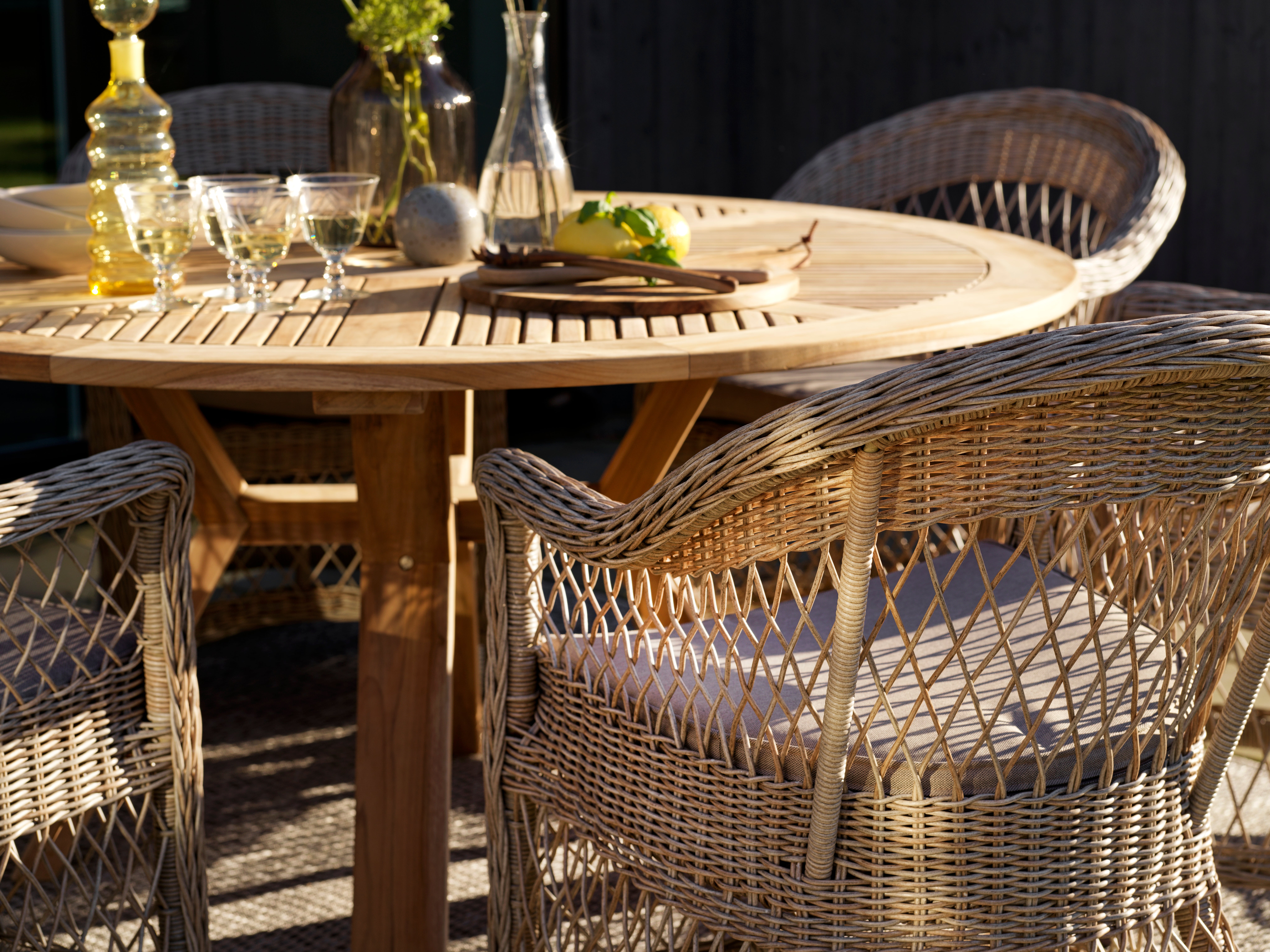 Circus ruokapöytä 150 cm tiikki Brafab