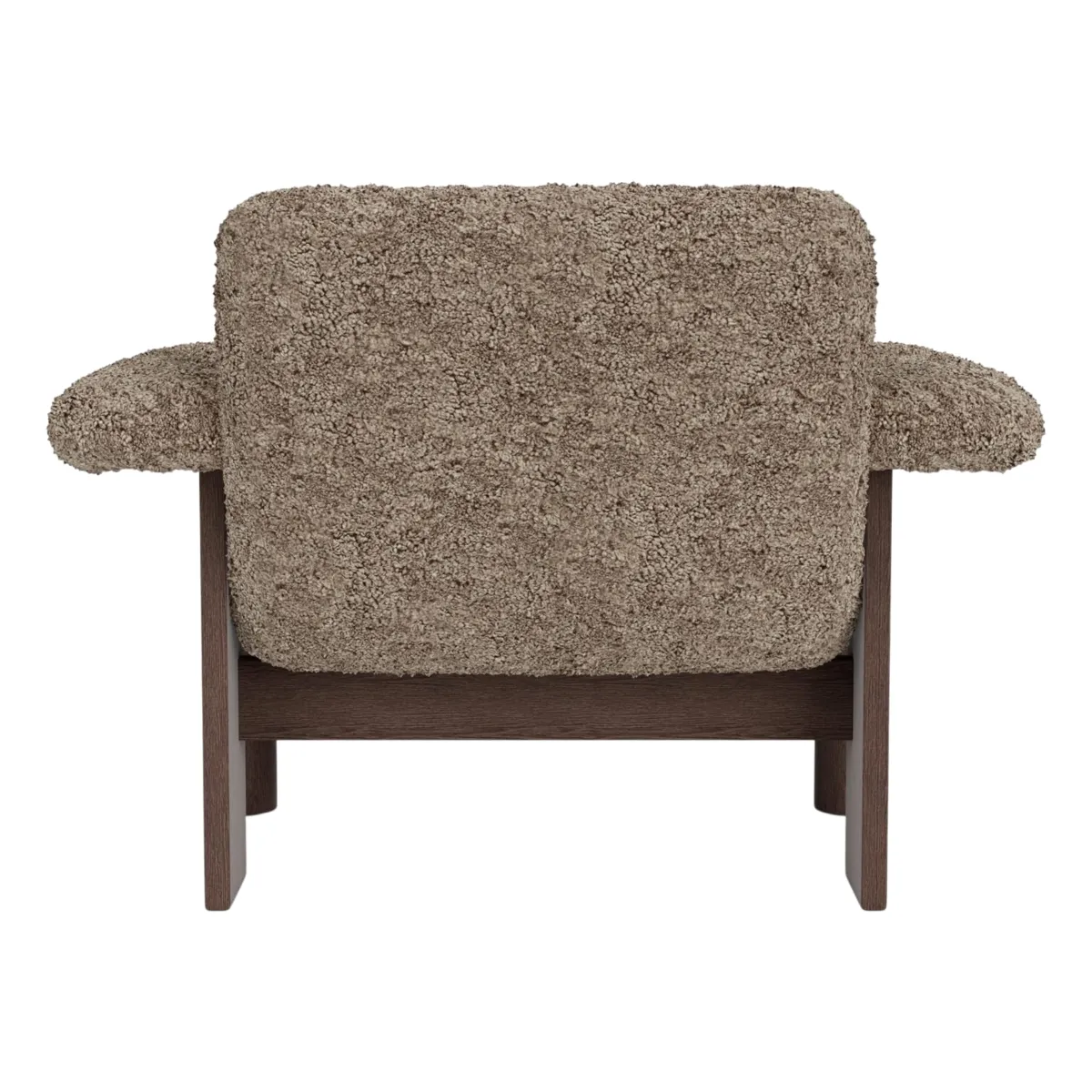 Brasilia lounge-tuoli täysverhoiltu, matala selkä, nelijalkainen runko, tummaksi petsattu täystammi, Sheepskin Nevotex Sahara