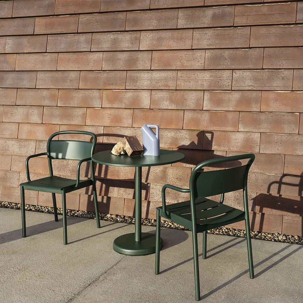 Linear Steel Tuoli käsinojilla - Dark Green 