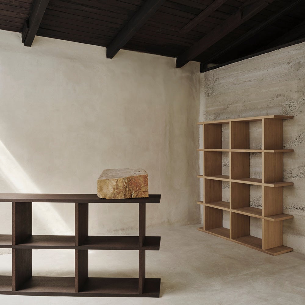 Kona Kirjahylly 3x2 - Tummaksi petsattu tammi