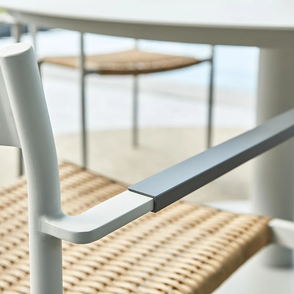 DK käsinojatuoli light grey 