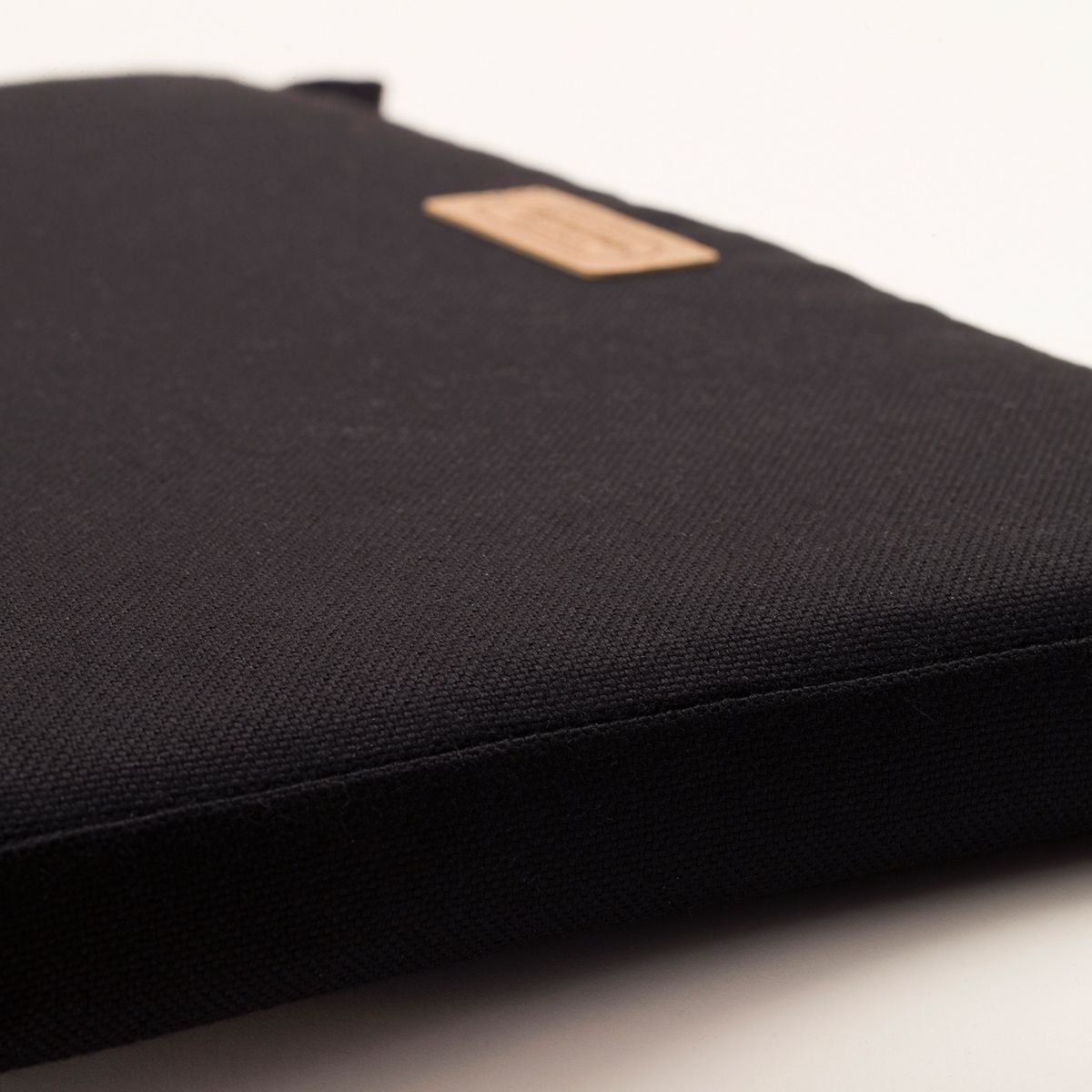 Pehmuste A2 musta Grythyttan Stålmöbler