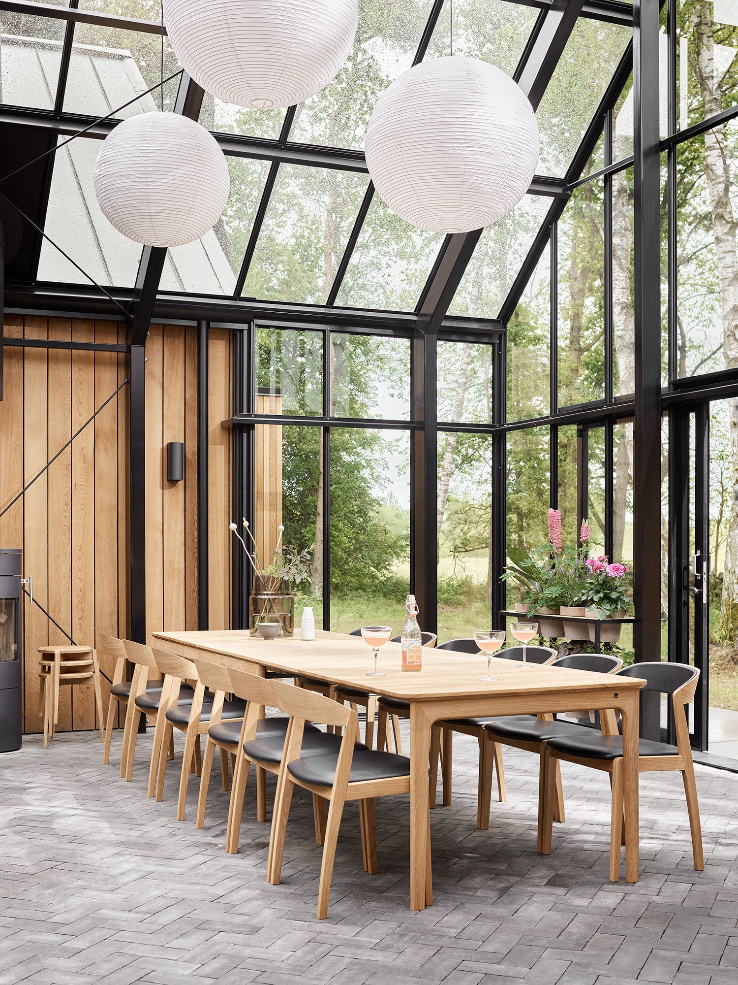 Sm27 Pöytä Saksanpähkinäöljy/Musta Nanolaminaatti