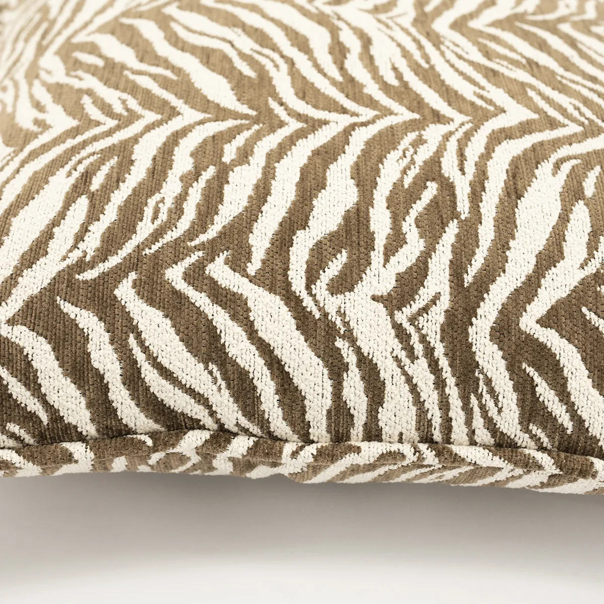 Koristetyyny Tigra Brown 45x45 cm