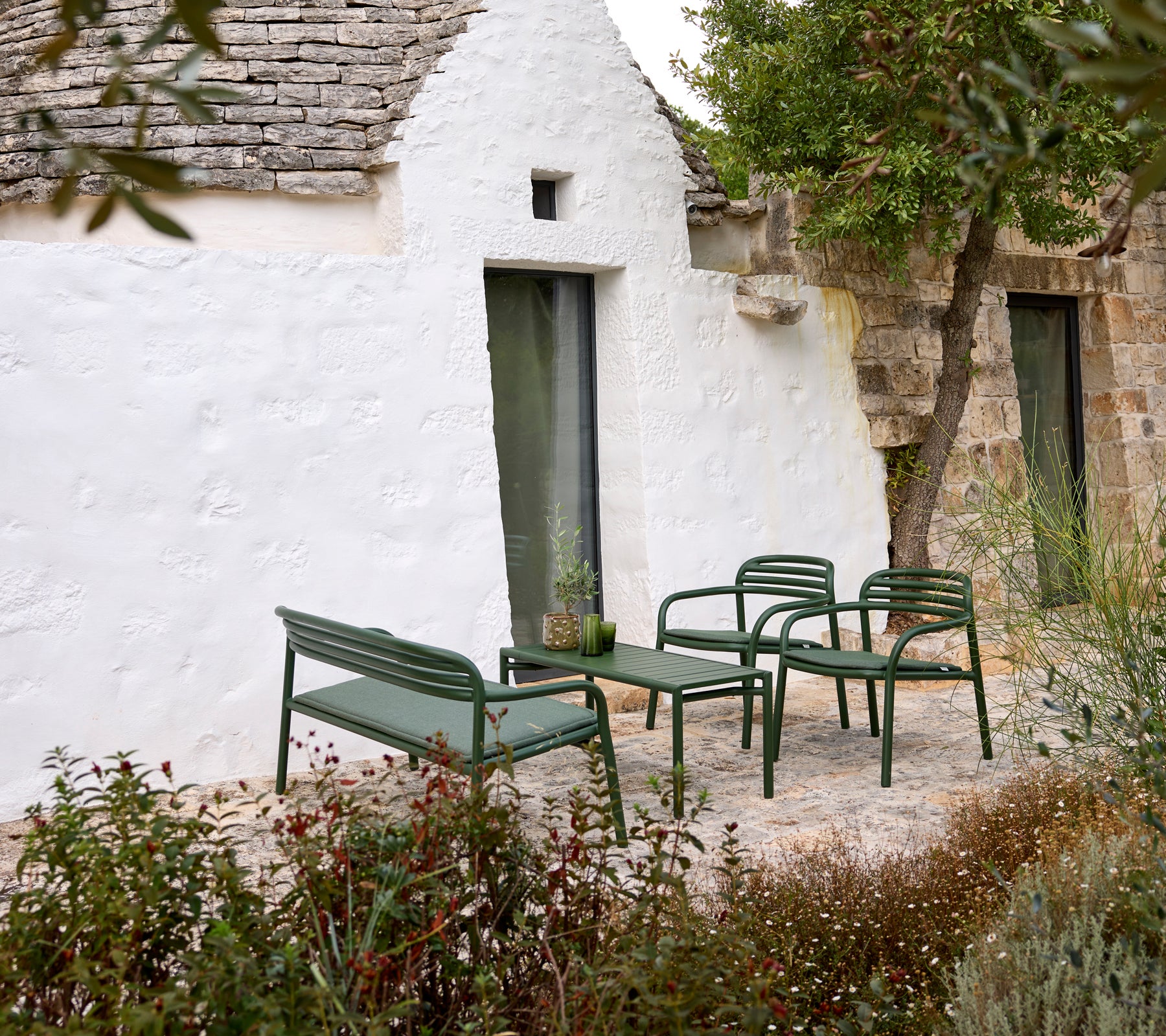 Bliss lounge tuoli, pinottava Dark green, aluminium