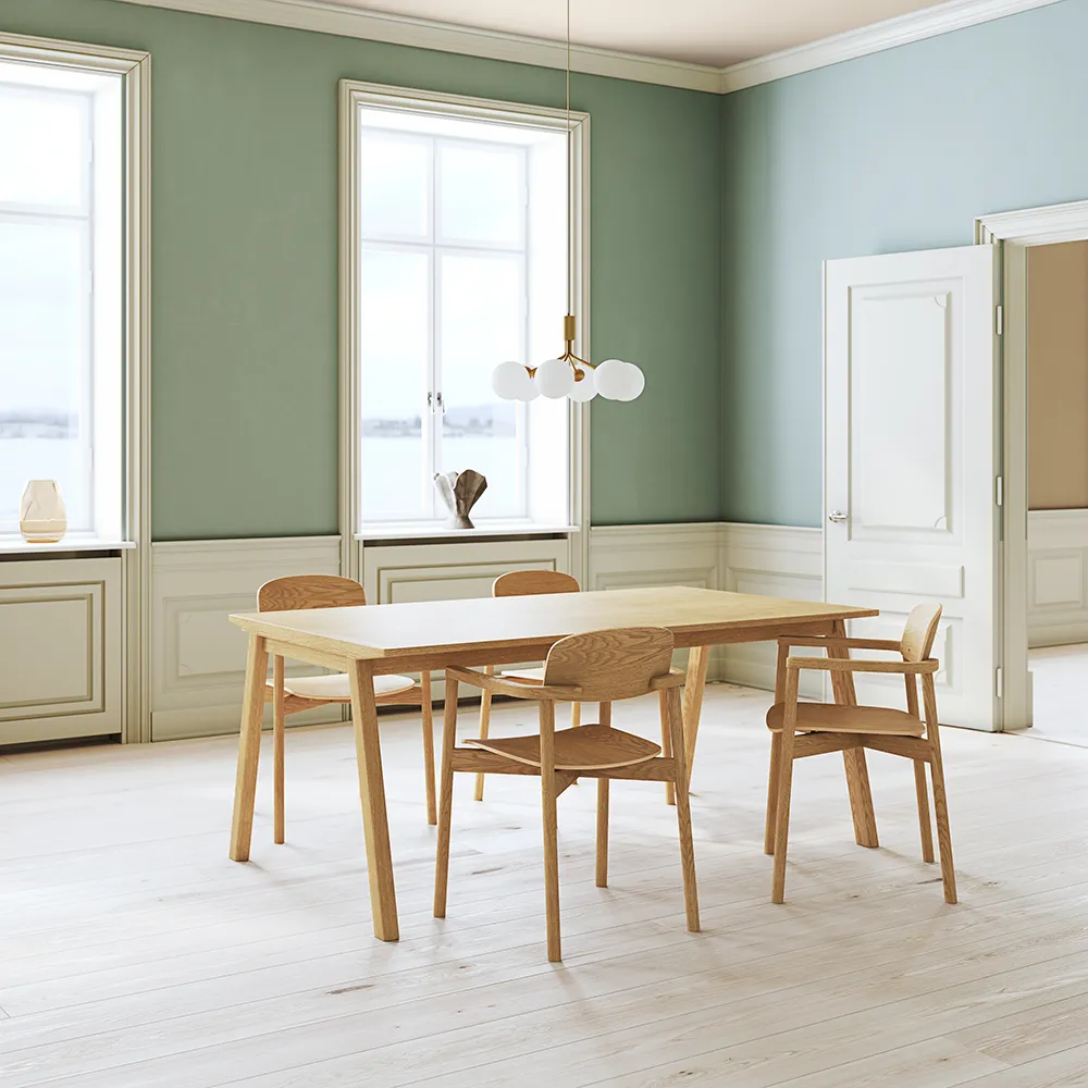 SM842 Ruokailutuoli lakattu tammi 