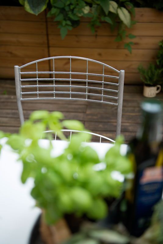 Pöytä High Tech 60 valkoinen laminaatti / kuumasinkitty runko Grythyttan Stålmöbler