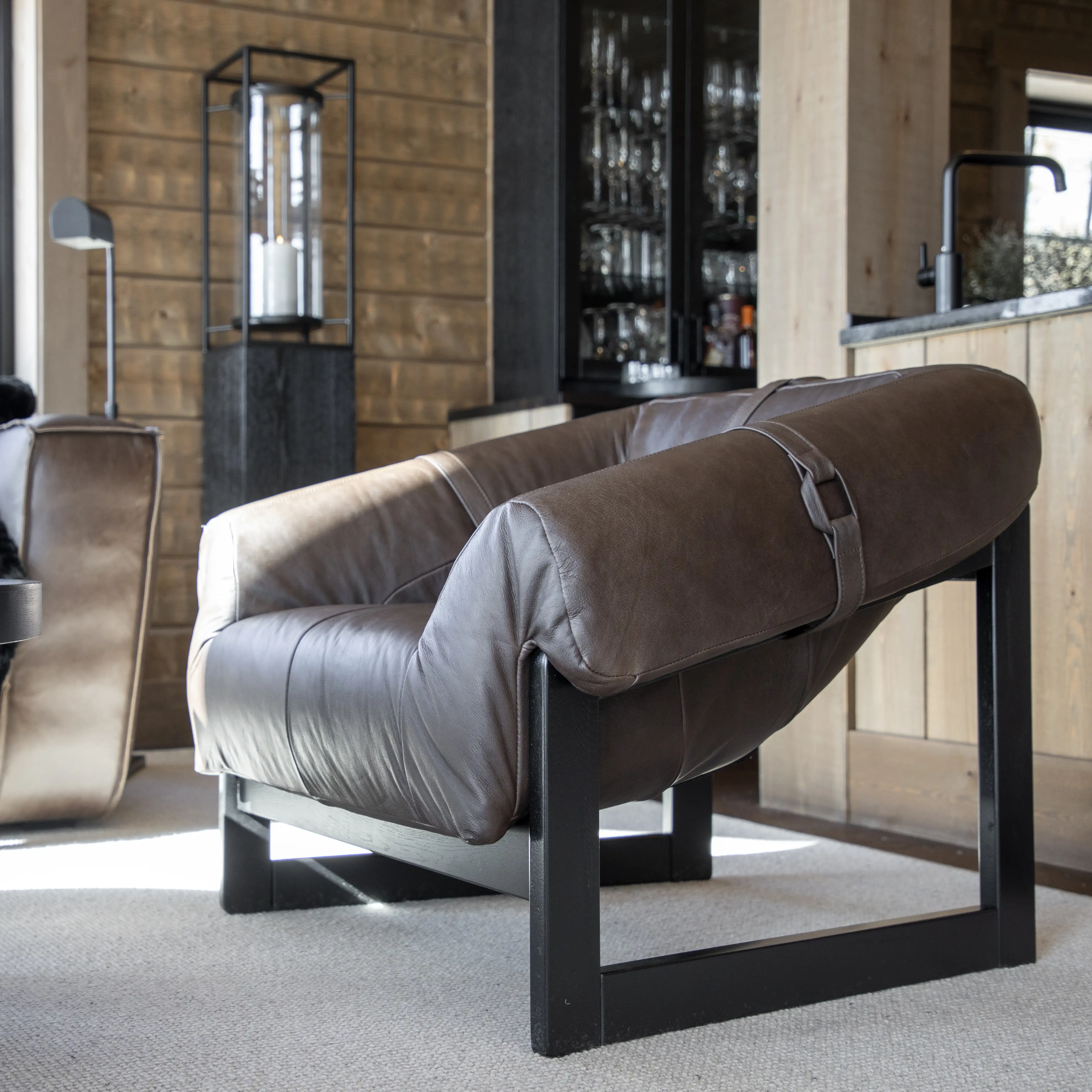 Lounge-nojatuoli Lee ruskea Artwood