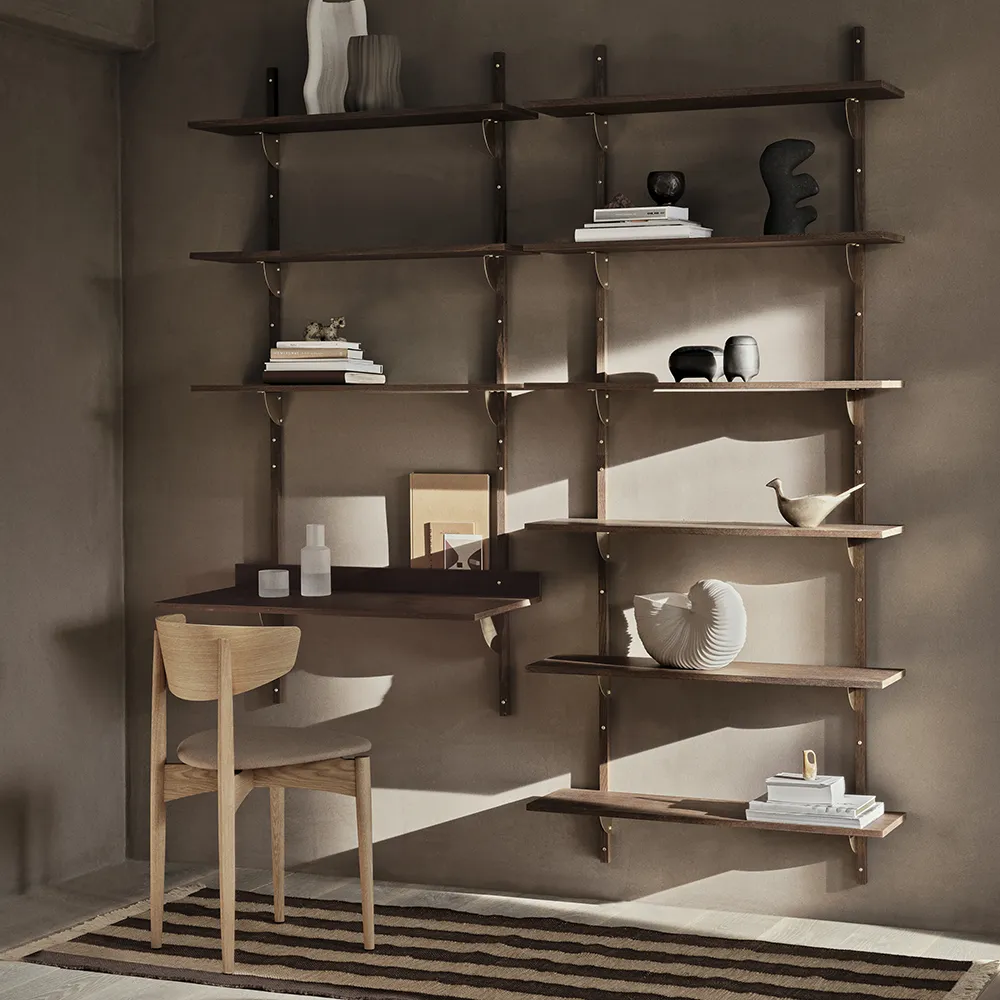 Sector Seinälle kiinnitettävä työpöytä - Smoked Oak/Brass