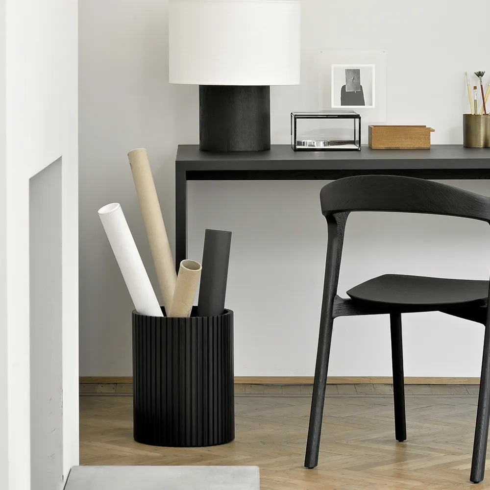  Roller Max bin mustaksi lakattua mahonkia