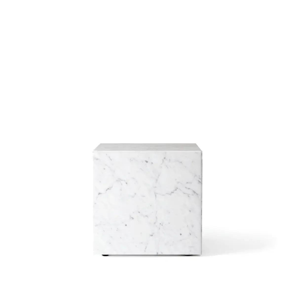 Plinth-pöytä, Carraran marmoria