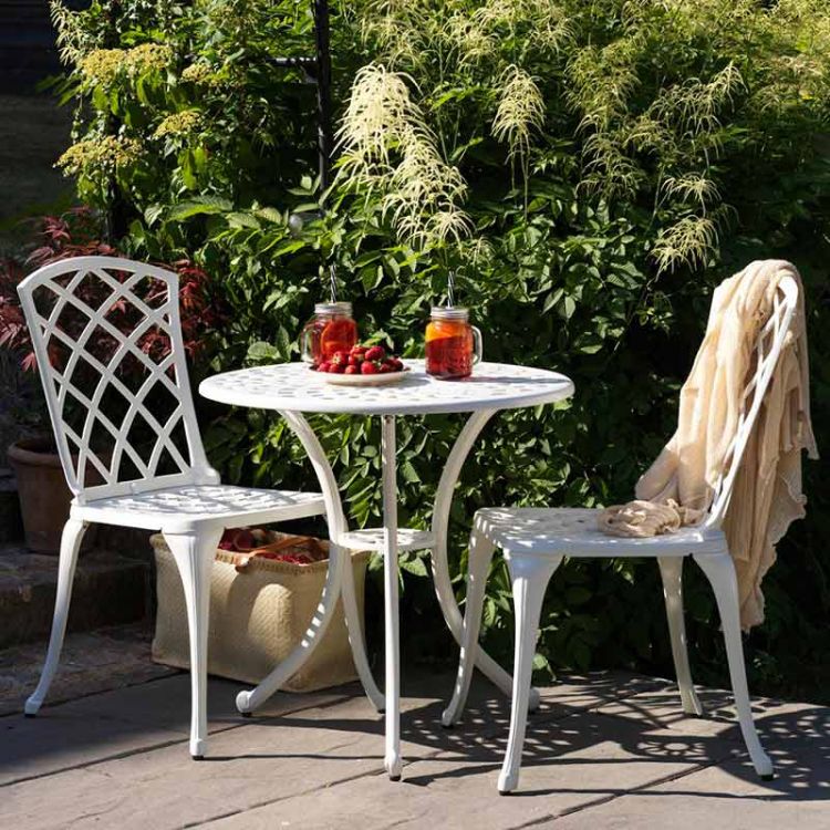  Arras kahvilapöytä ja tuolit 