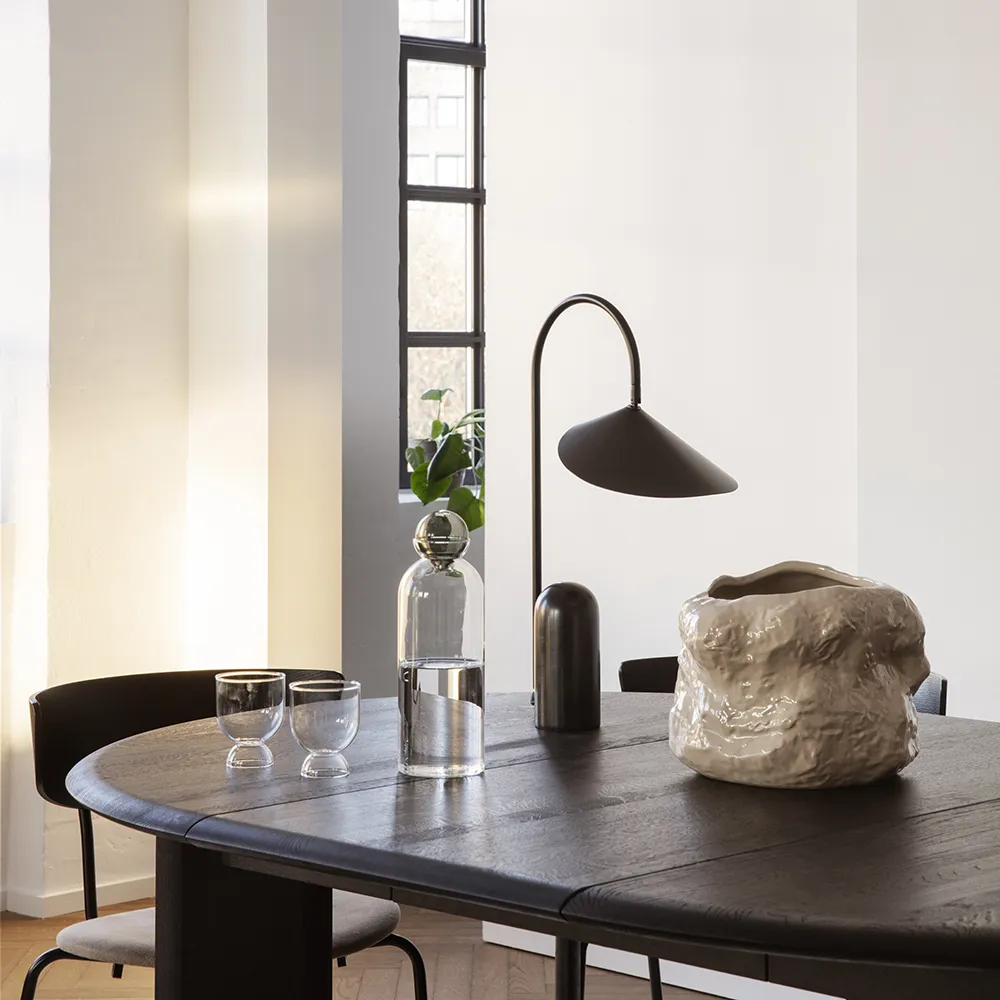 Arum Pöytävalaisin Black